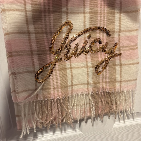 BNWT JUICY COUTURE Pink Plaid and Sequin Beanie and Scarf Set - Picture 5 of 6